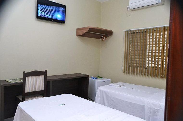 Quarto com 2 Camas de Solteiro